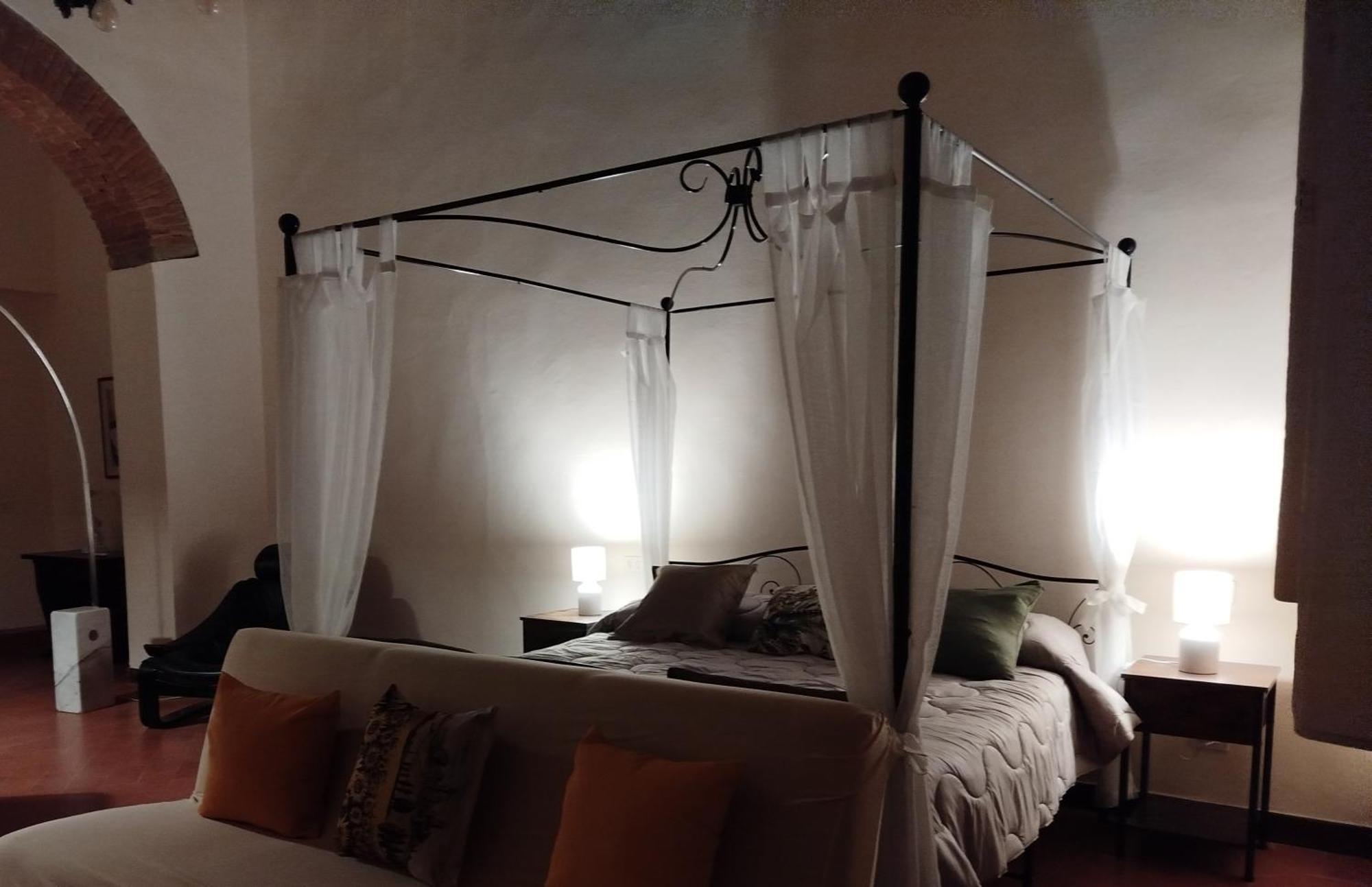 Lo Studio Nel Borgo La Centro Storico Alloggio in famiglia *